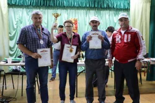 Миңгәр Сабантуе мәйданчыгында традицион шахмат-шашка ярышы үткәрелде