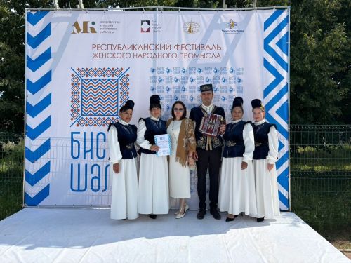 Әтнә район мәдәният йортының » Хыял» вокаль ансамбле «Бистә шәле»ндә