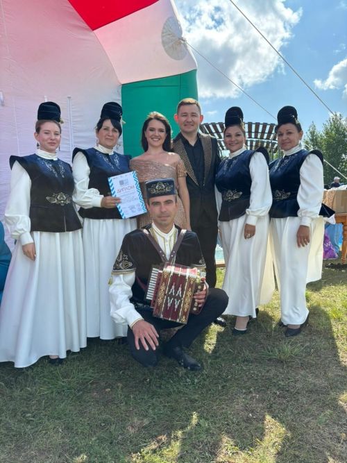 Әтнә район мәдәният йортының » Хыял» вокаль ансамбле «Бистә шәле»ндә