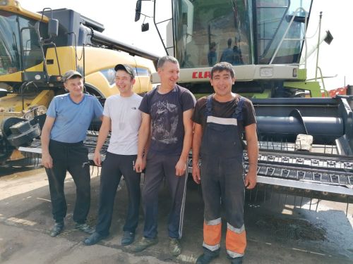 Әтнә районының алдынгы комбайнчылары, эш нәтиҗәләре