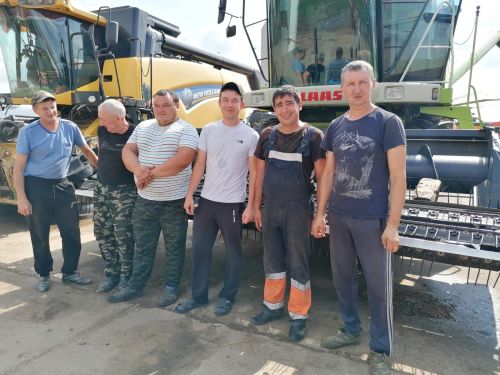 Әтнә районының алдынгы комбайнчылары, эш нәтиҗәләре