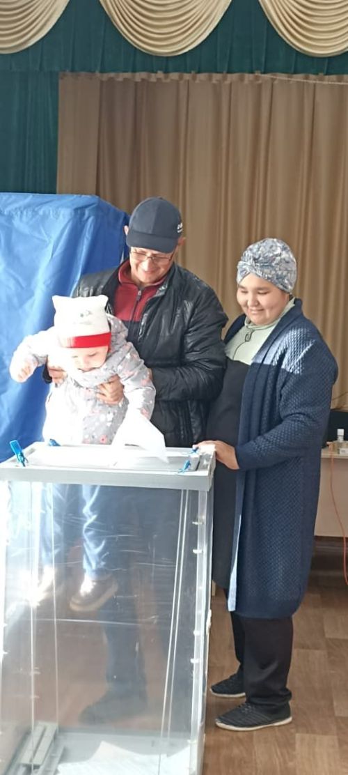 1003 сайлау участогында беренче сайлаучылар