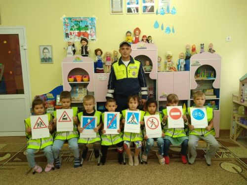 Әтнә районы юл хәрәкәте иминлеге инспекторлары балалар бакчасында