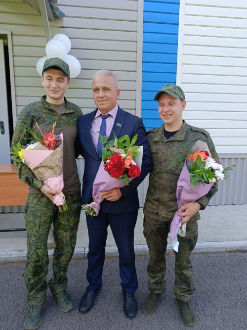 Чембулат авылында геройлар белән очрашу