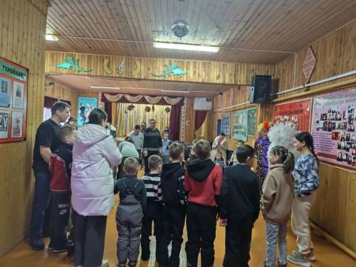Дусым авылы клубында балалар каникулы күңелле үтә