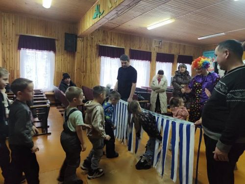 Дусым авылы клубында балалар каникулы күңелле үтә
