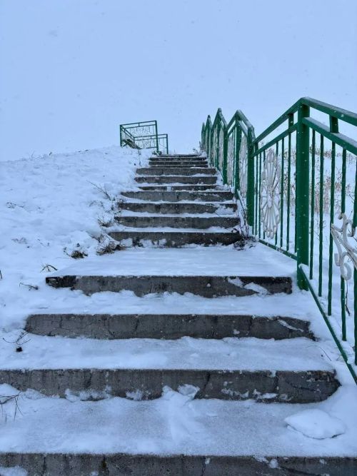 Бәрәскә урта мәктәбе укучылары «Акый» чишмәсе юлын кардан чистарттылар