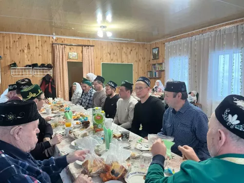 Әйшияз авылы яшьләре хәрби Ренат Сабиров рухына мәчеттә Коръән укып искә алдылар