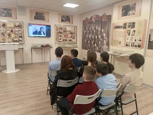 Сибгать Хәким музеенда укучылар  өчен «Талант» исеме белән әдәби дәрес үтте