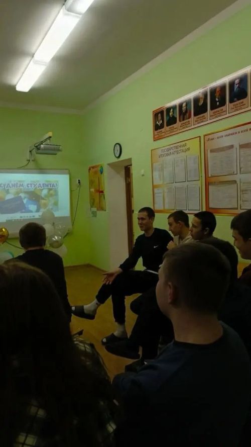 Күшәр мәктәбендә китапханә белән берлектә  студентлар белән очрашу булды