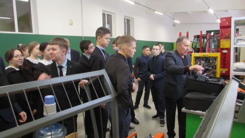 Габдулла Тукай исемендәге Әтнә авыл хуҗалыгы техникумына Олы Әтнә урта мәктәбенең 9 сыйныф укучылары экскурсиягә бардылар