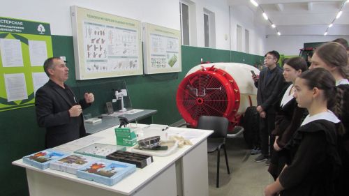 Габдулла Тукай исемендәге Әтнә авыл хуҗалыгы техникумына Олы Әтнә урта мәктәбенең 9 сыйныф укучылары экскурсиягә бардылар
