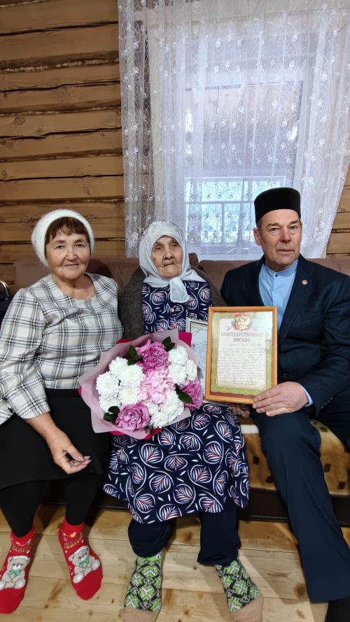 Нурсөя апа Хәкимовага - 90 яшь