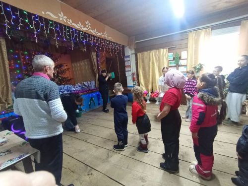 Чембулат авылы клубында «Нәниләребезгә бүләкләр» дип исемләнгән балалар елкасы узды