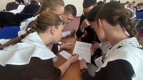 Иң актив укучылар көч сынашты