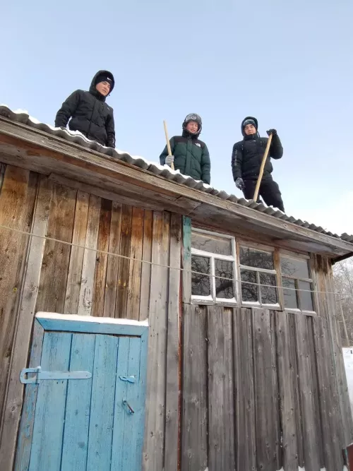 Әтнә авыл хуҗалыгы техникумы укучылары ялгыз калучы өлкәннәргә кар көрәшергә булыша