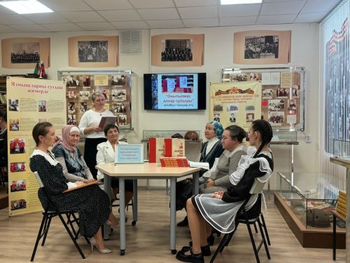 Сибгәт Хәким музеенда  «Онытылмас еллар сулышы» китабы турында фикер алышуга багышланган махсус очрашу булды