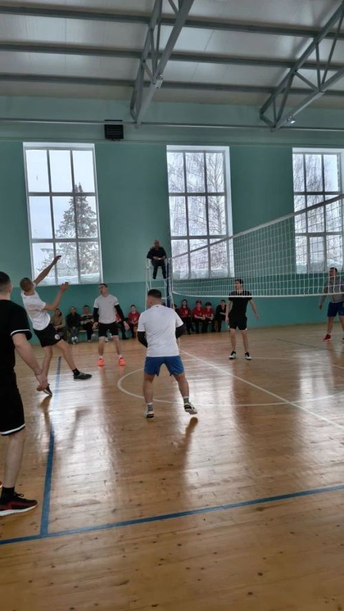 Яңа Шашы авылы җирлегенең Чишмәле Сап авылы спорт үзәгендә волейбол ярышы үтте