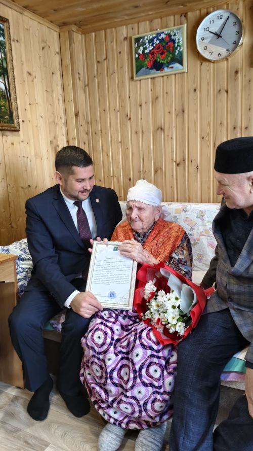 Әтнә районында яшәүче Әминә әби Сәләховага 101 яшь тулды