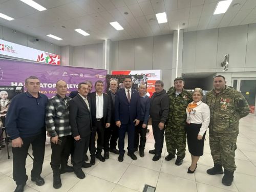 Ватанны саклаучылар көненә багышланган чара Казан югары танк команда училищесы каршындагы Хәрби дан музеена экскурсия белән башланды