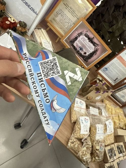 Ватанны саклаучылар көненә багышланган чара Казан югары танк команда училищесы каршындагы Хәрби дан музеена экскурсия белән башланды