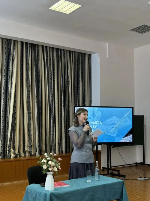 Талантлы яшь шагыйрә Гөлүсә Батталова Олы Әтнә урта мәктәбендә  кунакта булды