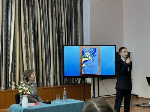 Талантлы яшь шагыйрә Гөлүсә Батталова Олы Әтнә урта мәктәбендә  кунакта булды