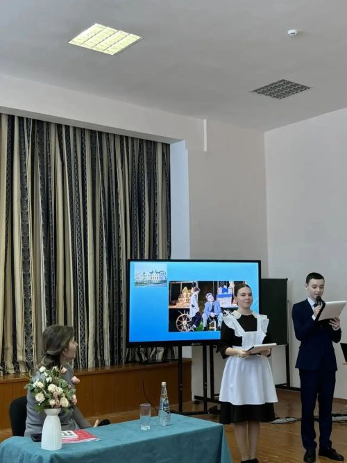 Талантлы яшь шагыйрә Гөлүсә Батталова Олы Әтнә урта мәктәбендә  кунакта булды