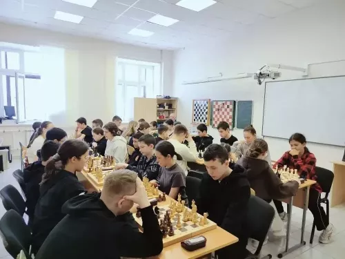 Әтнә районы укучылары арасында хәрби һәм хезмәт батырлыгы елына багышланган XX Спартакиада кысаларында классик шахмат ярышы узды