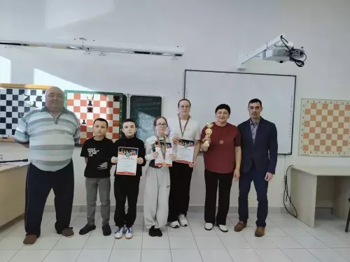 Әтнә районы укучылары арасында хәрби һәм хезмәт батырлыгы елына багышланган XX Спартакиада кысаларында классик шахмат ярышы узды