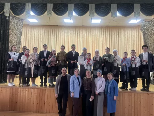 Күәм урта мәктәбе укучылары «Әти кадере» спектаклен күрсәтте