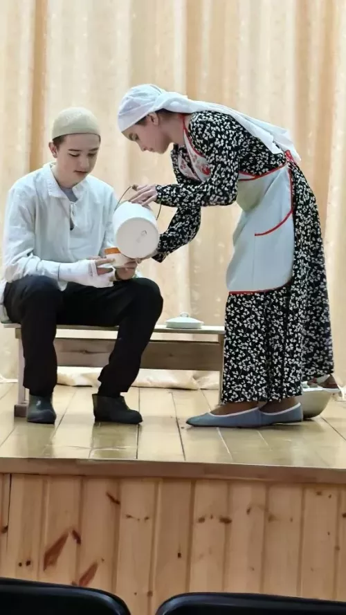 Күәм урта мәктәбе укучылары «Әти кадере» спектаклен күрсәтте