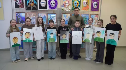 Әтнә балалар сәнгать мәктәбендә «Герой портреты» Бөтенроссия акциясе кысаларында рәсем дәресе узды