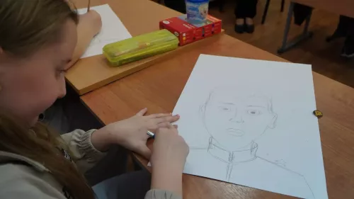Әтнә балалар сәнгать мәктәбендә «Герой портреты» Бөтенроссия акциясе кысаларында рәсем дәресе узды