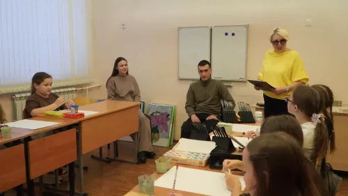 Әтнә балалар сәнгать мәктәбендә «Герой портреты» Бөтенроссия акциясе кысаларында рәсем дәресе узды