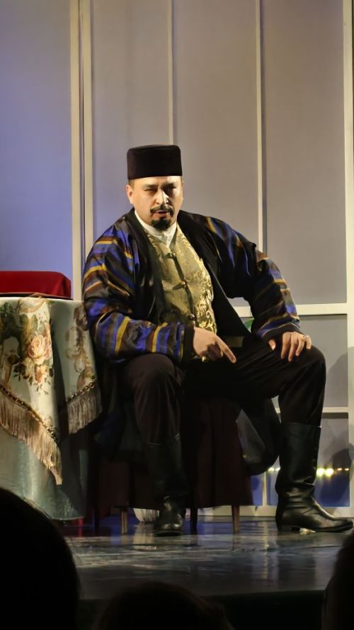 Әтнә театрында – премьера