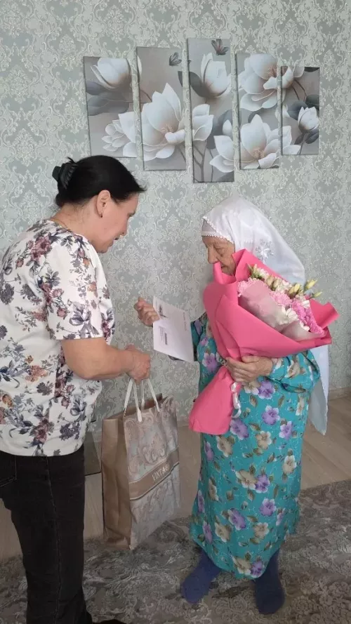 Назимә әбине туган көне белән котладылар