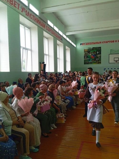 Олы Әтнә урта мәктәбендәге «Соңгы кыңгырау»дан фоторепортаж