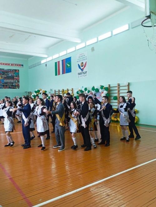 Олы Әтнә урта мәктәбендәге «Соңгы кыңгырау»дан фоторепортаж