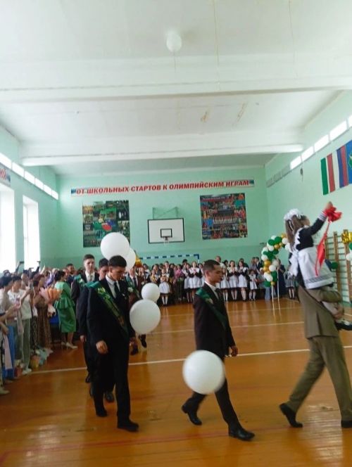 Олы Әтнә урта мәктәбендәге «Соңгы кыңгырау»дан фоторепортаж