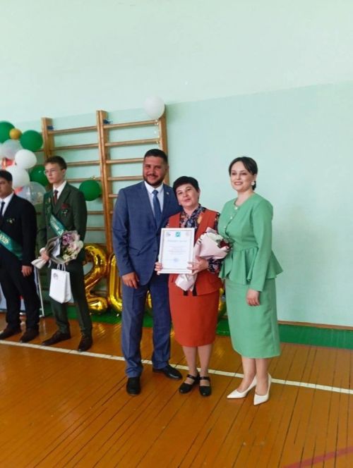 Олы Әтнә урта мәктәбендәге «Соңгы кыңгырау»дан фоторепортаж