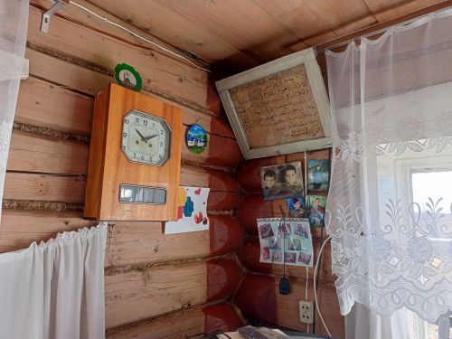 Кайтты да мендәргә  ятып: «Үләм», – дип елый башлады, баланың иреннәре күгәрде