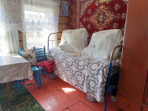 Кайтты да мендәргә  ятып: «Үләм», – дип елый башлады, баланың иреннәре күгәрде