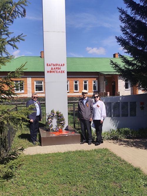 Дусым авылы һәйкәл каршында митинг үтте