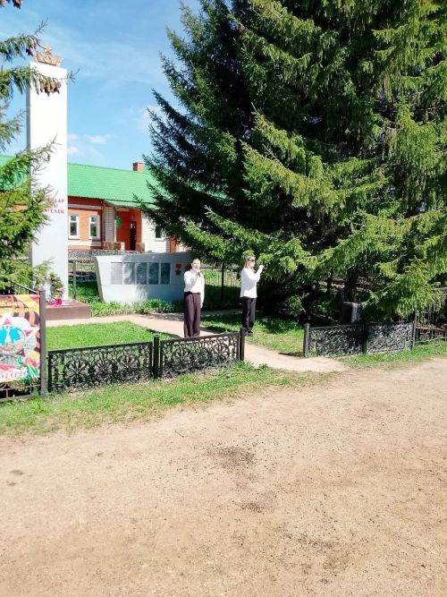 Дусым авылы һәйкәл каршында митинг үтте
