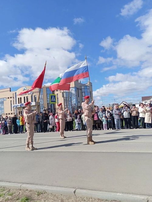 Һәр авыл җирлеге элекке машиналарны бәйрәм рухында бизәгәннәр иде