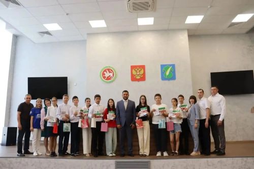Россия көне уңаеннан яшь гражданнарга паспорт тапшыру тантанасы узды!
