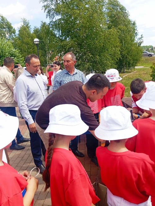 «Туган ягым» мәдәният һәм ял паркында Алдынгылар хәрәкәте мәктәп яны лагерьларында ял итүче балаларны матур чарага җыйды