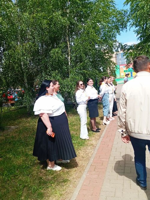 «Туган ягым» мәдәният һәм ял паркында Алдынгылар хәрәкәте мәктәп яны лагерьларында ял итүче балаларны матур чарага җыйды