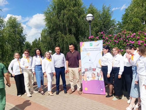 «Туган ягым» мәдәният һәм ял паркында Алдынгылар хәрәкәте мәктәп яны лагерьларында ял итүче балаларны матур чарага җыйды